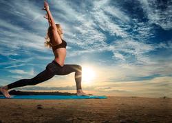 Польза и противопоказания йоги